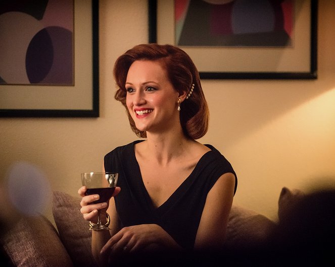 Halt and Catch Fire - The Way In - Photos - Kerry Bishé
