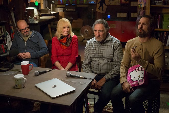 Maron - Season 2 - Marc's Family - Photos - David Cross, Sally Kellerman, Judd Hirsch, Troy Ruptash