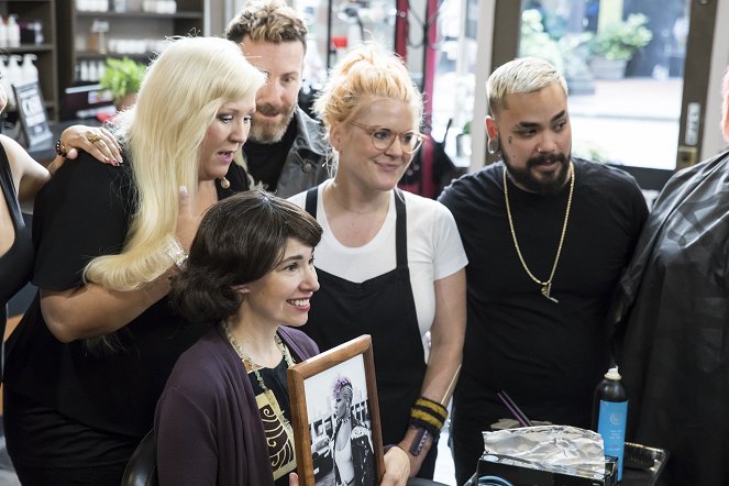 Portlandia - Season 8 - Peter Follows P!nk - Photos - Carrie Brownstein