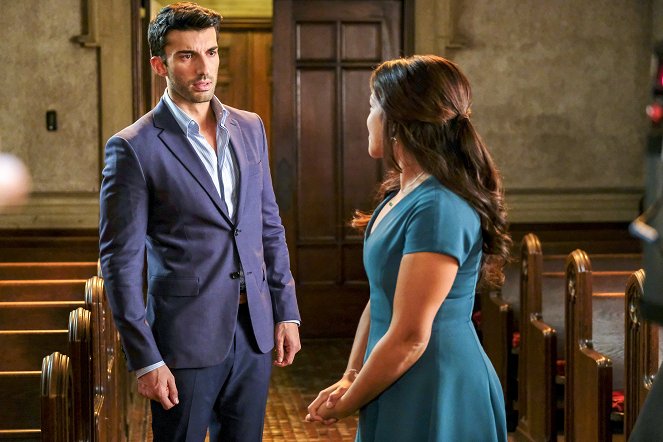 Jane the Virgin - Chapter Fifty-One - Photos - Justin Baldoni