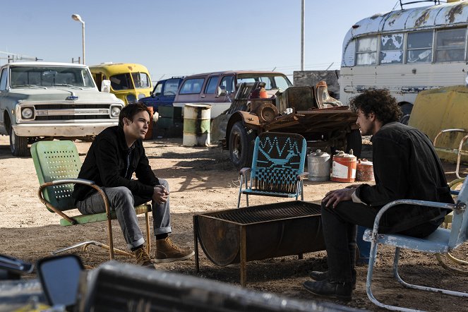 Roswell, New Mexico - Season 1 - I Don't Want to Miss a Thing - Photos - Tyler Blackburn, Michael Vlamis