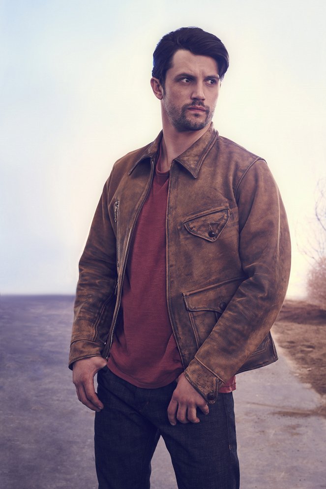 Roswell, New Mexico - Season 1 - Promokuvat - Nathan Parsons