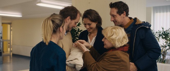 Všetka moja láska - Z filmu - Franziska Hartmann, Christine Schorn, Hans Löw