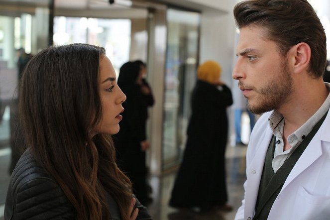 Kalp Atışı - Episode 17 - Photos - Öykü Karayel, Ali Burak Ceylan