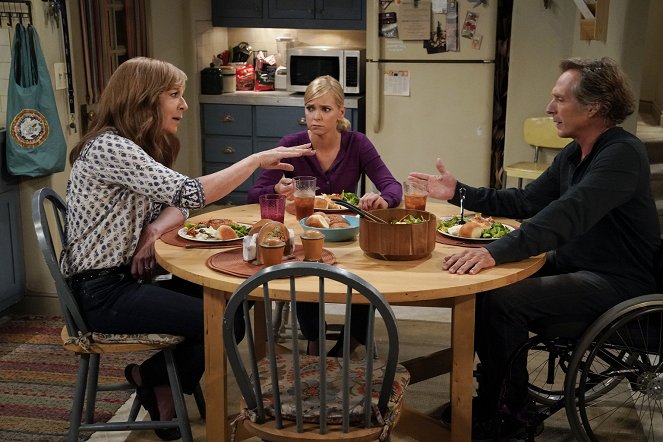 Mom - Season 6 - Pre-Washed Lettuce and a Mime - De la película - Allison Janney, Anna Faris, William Fichtner