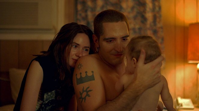 All Creatures Here Below - Filmfotos - Karen Gillan, David Dastmalchian