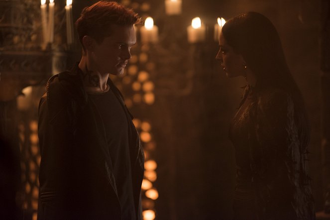 Shadowhunters: The Mortal Instruments - Season 3 - Stay With Me - Photos