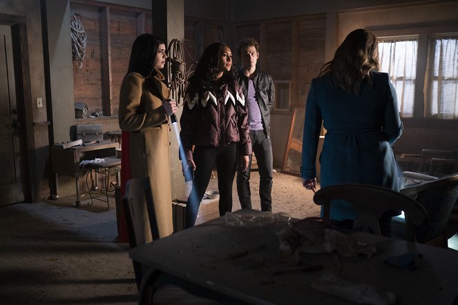 Pretty Little Liars: The Perfectionists - ...If One of Them is Dead - Do filme - Sofia Carson, Sydney Park, Eli Brown