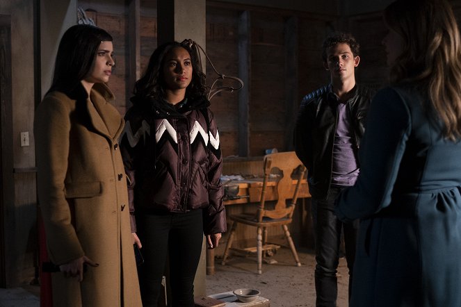 Pretty Little Liars: The Perfectionists - Die Hütte - Filmfotos - Sofia Carson, Sydney Park, Eli Brown