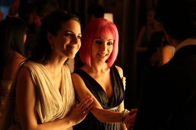 Lost Girl - Can't See the Fae-Rest - Photos - Anna Silk, Ksenia Solo