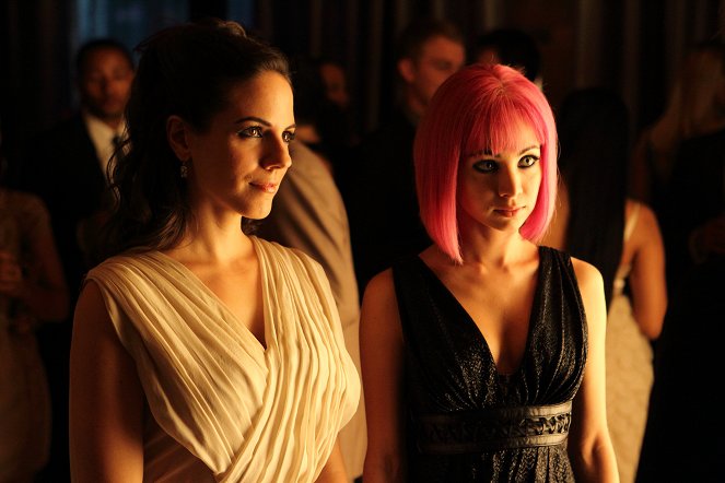 Lost Girl - Season 2 - Can't See the Fae-Rest - Photos - Anna Silk, Ksenia Solo