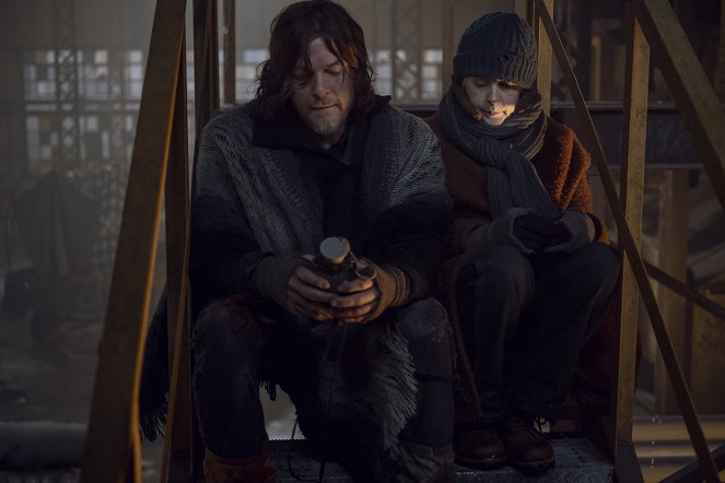 Živí mrtví - Bouře - Z filmu - Norman Reedus, Melissa McBride