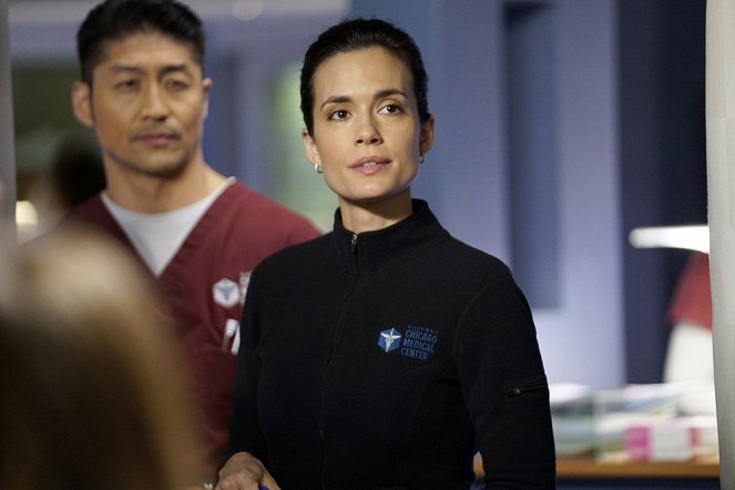 Chicago Med - Tell Me the Truth - Photos - Brian Tee, Torrey DeVitto