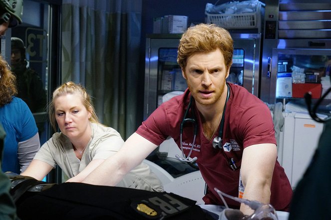 Chicago Med - Tell Me the Truth - Photos - Nick Gehlfuss