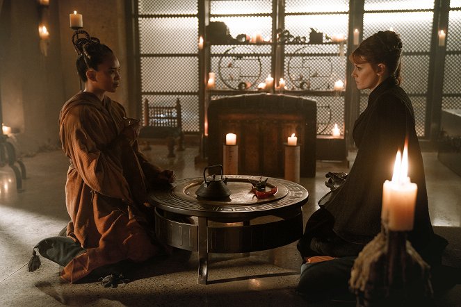 Into the Badlands - Chapter XXVII: The Boar and the Butterfly - Van film - Chipo Chung, Emily Beecham