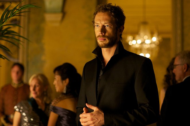 Lost Girl - The Girl Who Fae'd with Fire - Van film - Kris Holden-Ried