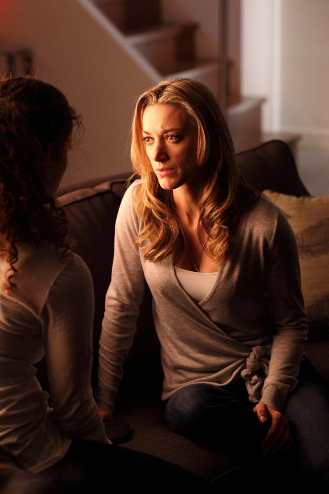 Lost Girl - Season 2 - Truth and Consequences - Van film - Zoie Palmer