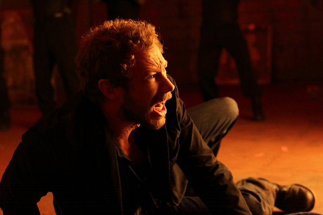Lost Girl - Lachlan's Gambit - Do filme - Kris Holden-Ried