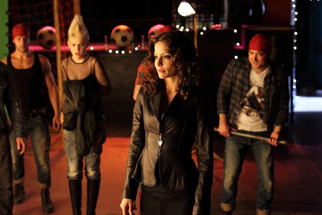 Lost Girl - Season 2 - Into the Dark - Film - Emmanuelle Vaugier