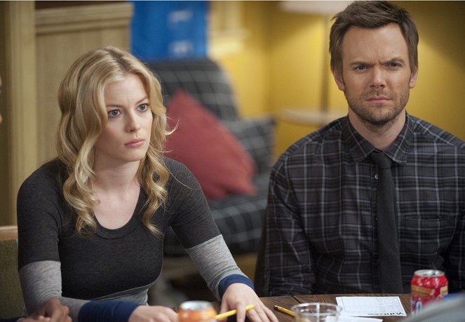 Community - Remedial Chaos Theory - Photos - Gillian Jacobs, Joel McHale