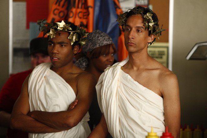 Community - The Art of Discourse - Photos - Donald Glover, Danny Pudi