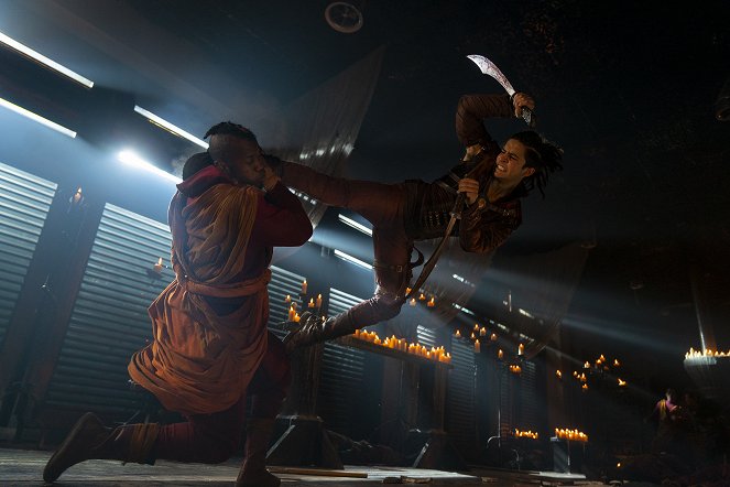 Into the Badlands - Chapter XXVIII: Cobra Fang, Panther Claw - Van film - Aramis Knight