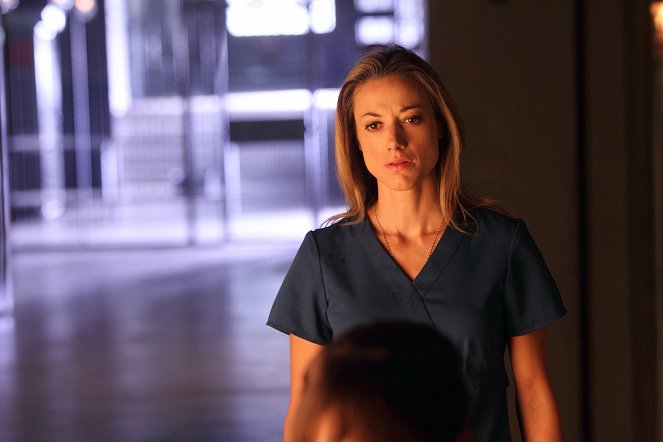 Lost Girl - Caged Fae - Photos - Zoie Palmer