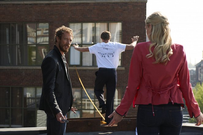 Lost Girl - Fae-de to Black - Photos - Kris Holden-Ried