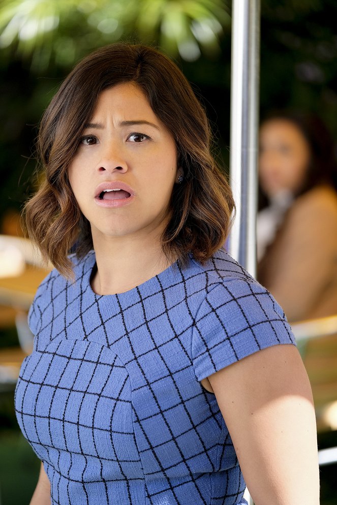 Jane the Virgin - Chapter Sixty - Photos - Gina Rodriguez