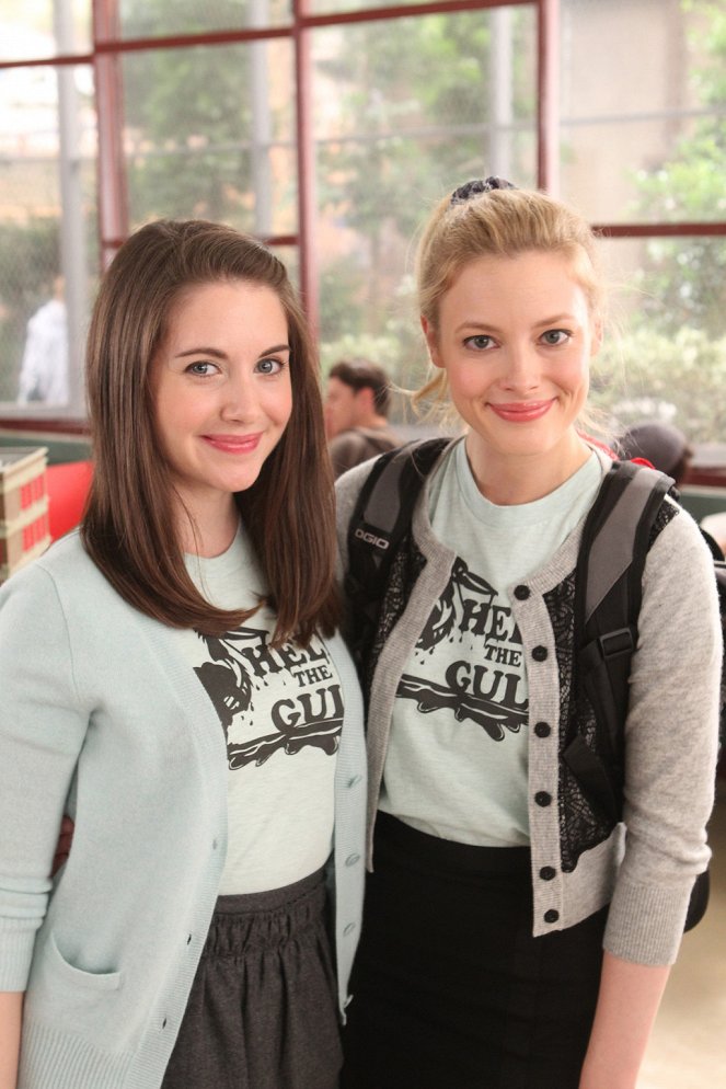 Community - Das Gleichgewicht des Schreckens - Werbefoto - Alison Brie, Gillian Jacobs