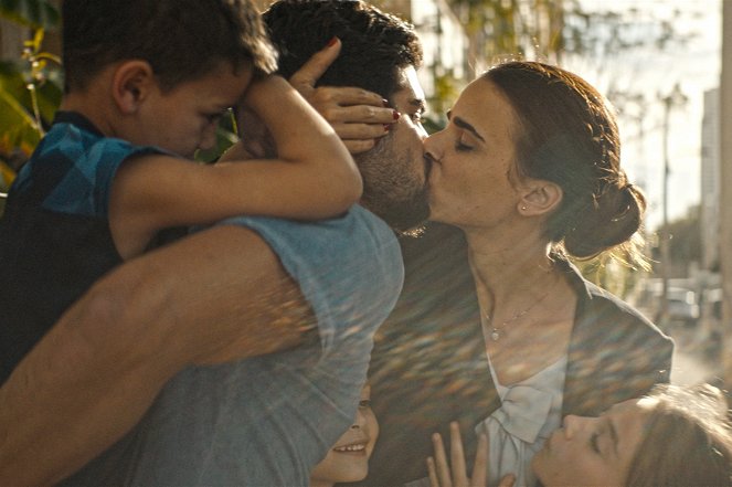 Isha Ovedet - De la película - Oshri Cohen, Liron Ben-Shlush
