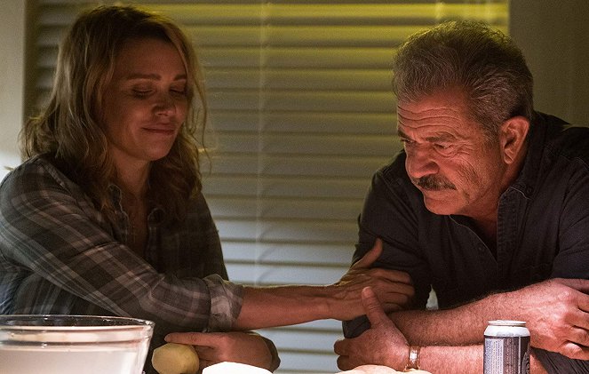 Dragged Across Concrete - Filmfotos - Laurie Holden, Mel Gibson