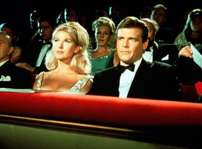 Sylvia Syms, Roger Moore