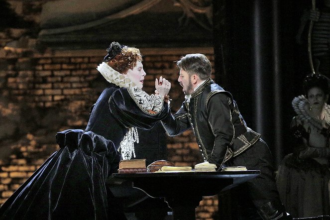 Roberto Devereux - Photos