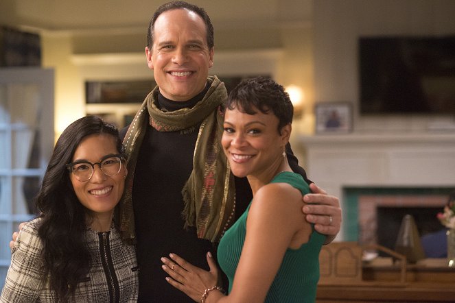American Housewife - Menteuse en série - Tournage - Ali Wong, Diedrich Bader, Carly Hughes