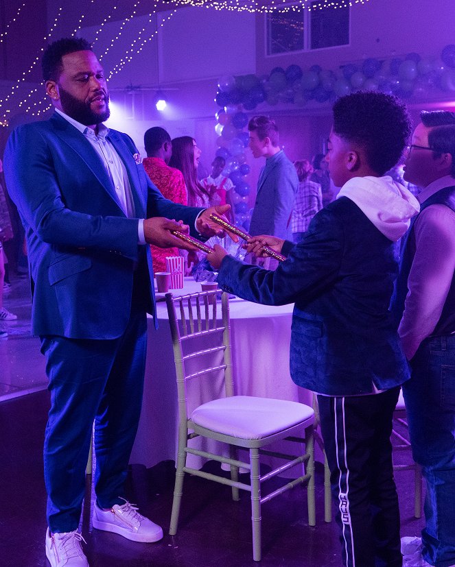 Black-ish - Season 5 - Der Anstandswauwau - Filmfotos - Anthony Anderson