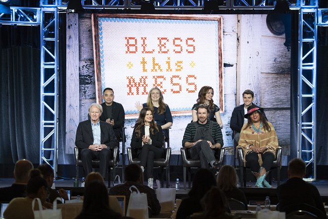 Kochany bajzel - Z imprez - “Bless This Mess” Session – The cast and executive producers of ABC’s “Bless This Mess” addressed the press at the 2019 TCA Winter Press Tour, at The Langham Huntington, in Pasadena, California