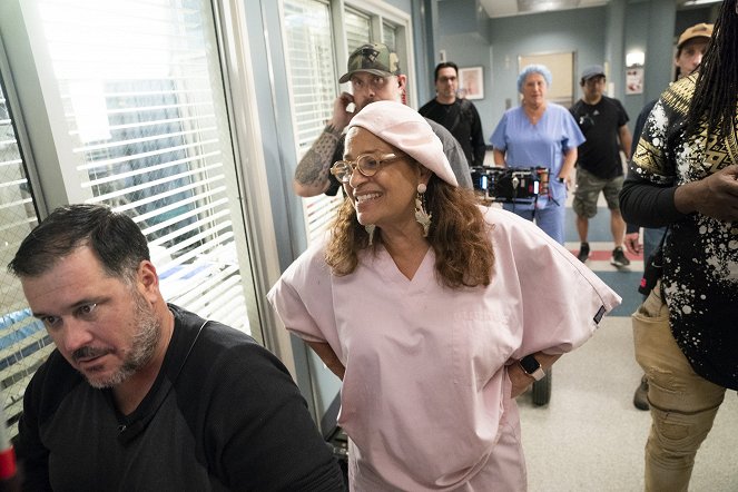 Grey's Anatomy - Silent All These Years - Making of - Debbie Allen