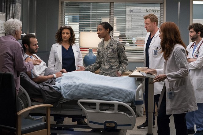 Grey's Anatomy - Die jungen Ärzte - Mit voller Wucht - Filmfotos - Sommer Carbuccia, Debbie Allen, Kevin McKidd, Abigail Spencer, Jake Borelli