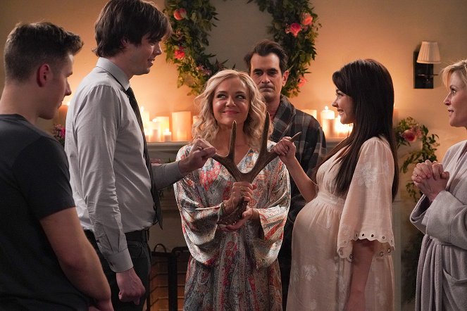 Modern Family - Can't Elope - Van film - Reid Ewing, Julie Bowen, Ty Burrell, Sarah Hyland