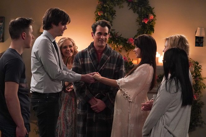 Współczesna rodzina - Wolny ślub - Z filmu - Reid Ewing, Julie Bowen, Ty Burrell, Sarah Hyland