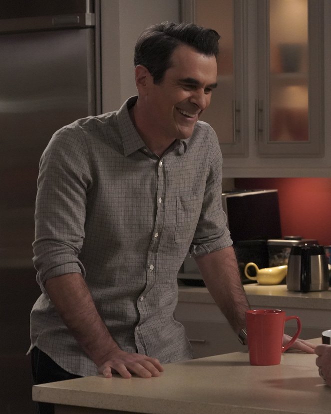 Modern Family - Can't Elope - Photos - Ty Burrell