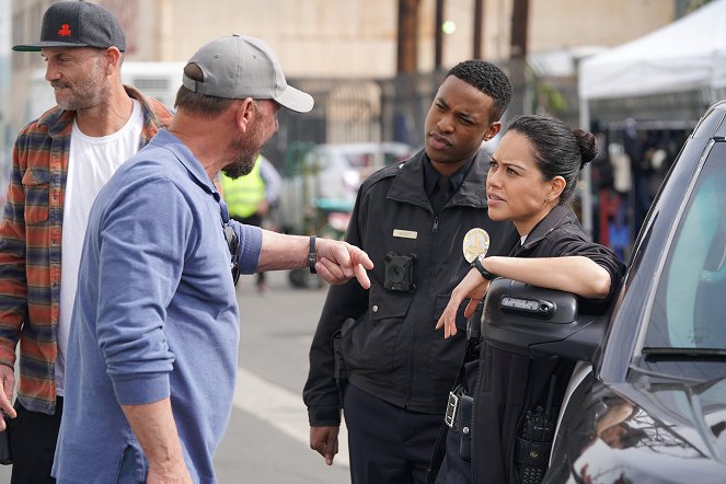 The Rookie - The Checklist - Del rodaje - Titus Makin Jr., Alyssa Diaz