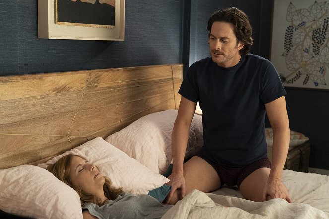 Splitting Up Together - Season 2 - The Pump Station - Photos - Jenna Fischer, Oliver Hudson