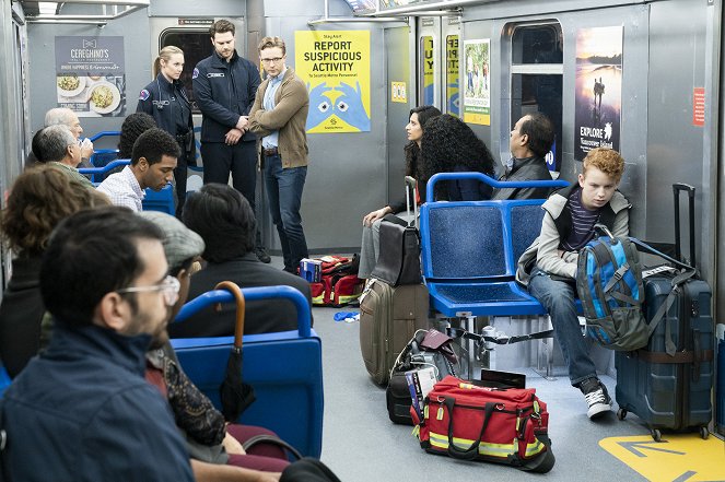 Station 19 - V metru - Z filmu - Danielle Savre, Grey Damon