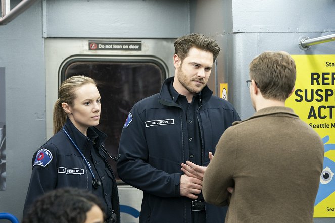 Station 19 - Season 2 - Crazy Train - Photos - Danielle Savre, Grey Damon