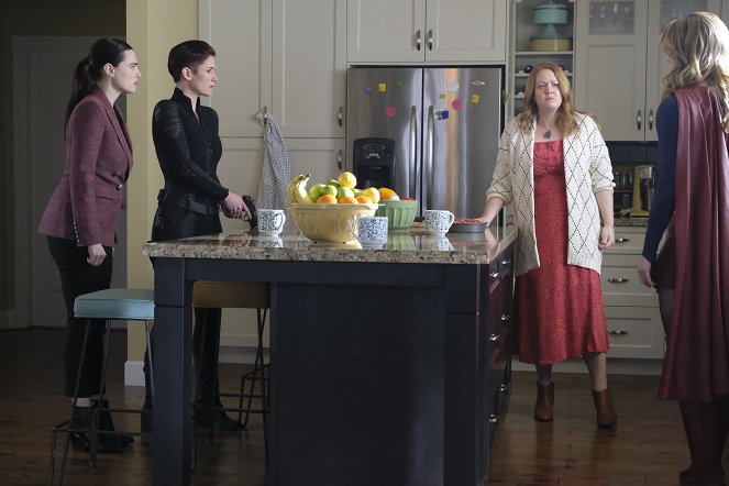 Supergirl - All About Eve - Photos - Katie McGrath, Chyler Leigh, Jill Morrison