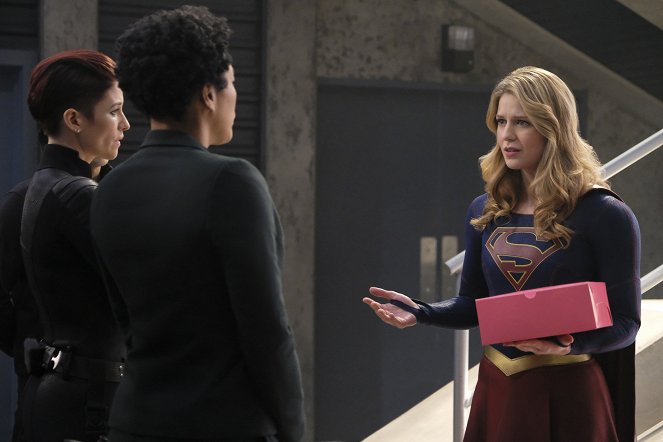 Supergirl - Season 4 - All About Eve - Photos - Chyler Leigh, Melissa Benoist