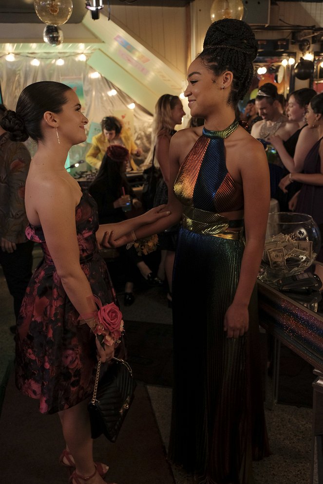 The Bold Type - Season 3 - Yhteisöllisyyttä - Kuvat elokuvasta - Katie Stevens, Aisha Dee