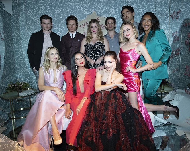 Pretty Little Liars: The Perfectionists - Evenementen - Cast and crew of Freeform’s new original series “Pretty Little Liars: The Perfectionists” celebrated the series premiere with a screening and immersive event in Hollywood - Chris Mason, Kelly Rutherford, Janel Parrish, Sasha Pieterse, Sofia Carson, Eli Brown, Hayley Erin, Sydney Park